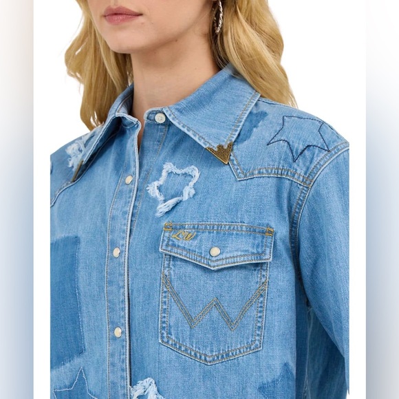 Wrangler x Lainey Wilson Starry Western Snap Denim Shirt - Picture 5 of 15